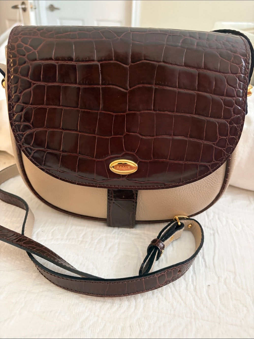 Vintage Bally Croc-Embossed Pebbled Leather Saddle Crossbody Bag Brown Cream
